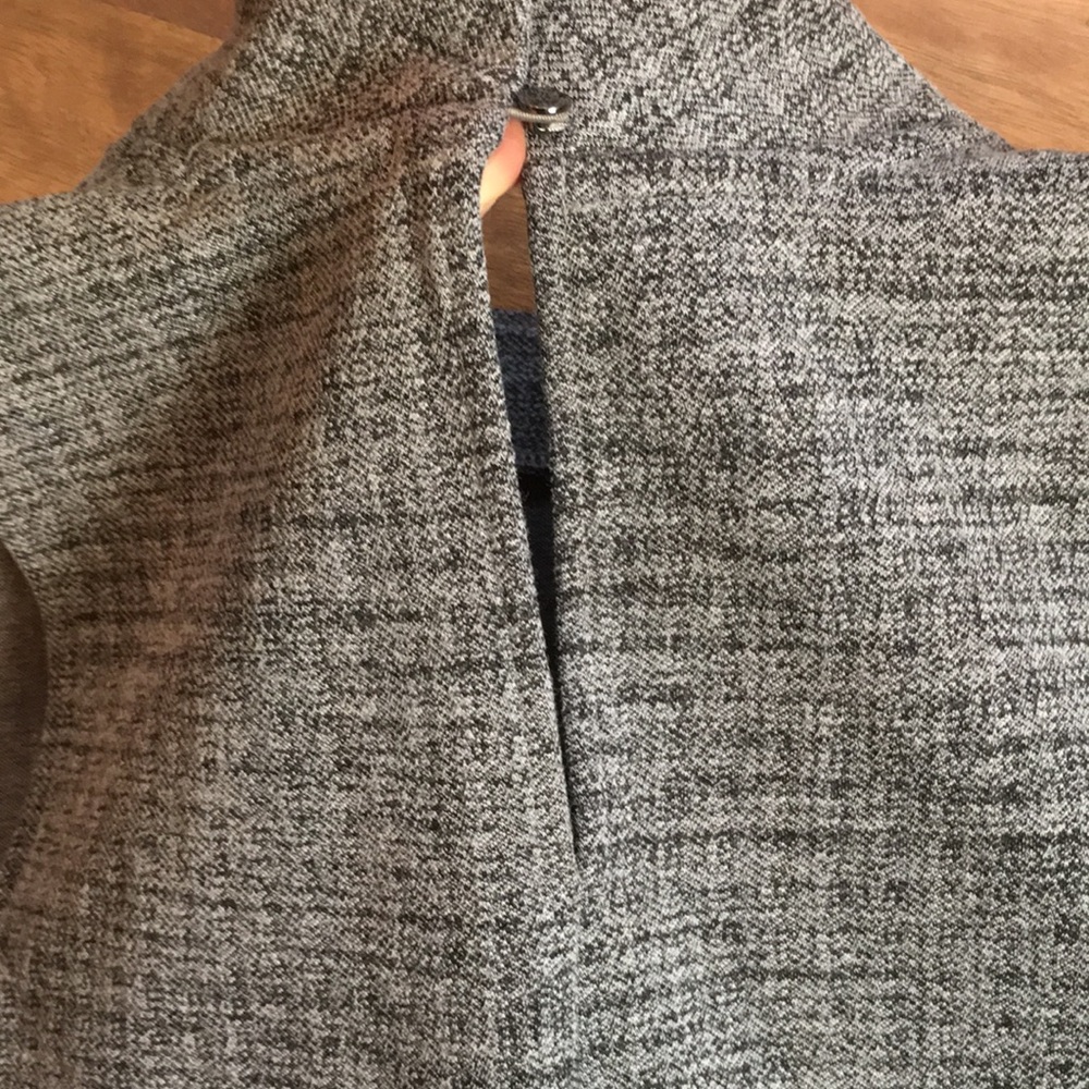 EUC Banana republic sleeveless shirt - Picture 11 of 14